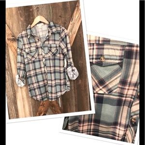 Women’s large plaid button down long sleeve top